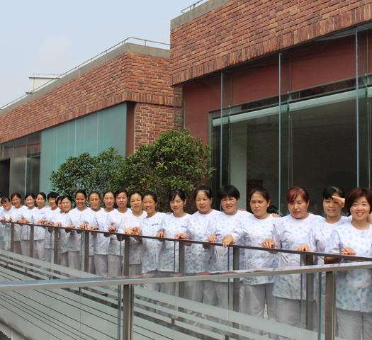 家政月嫂的出路在哪里，上了年纪后未来由谁来保障？