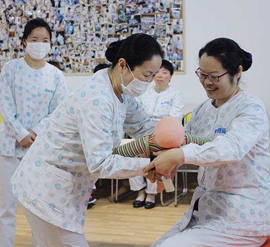 复工在即,姆爱招聘1000名失业女工做月嫂