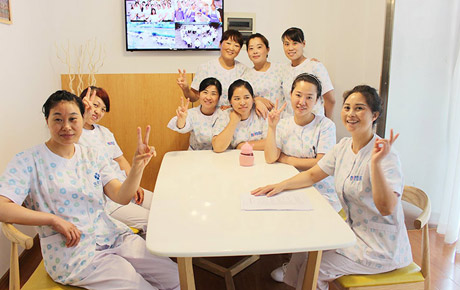 疫情当下，餐饮失业女工转行做月嫂收入高达万元