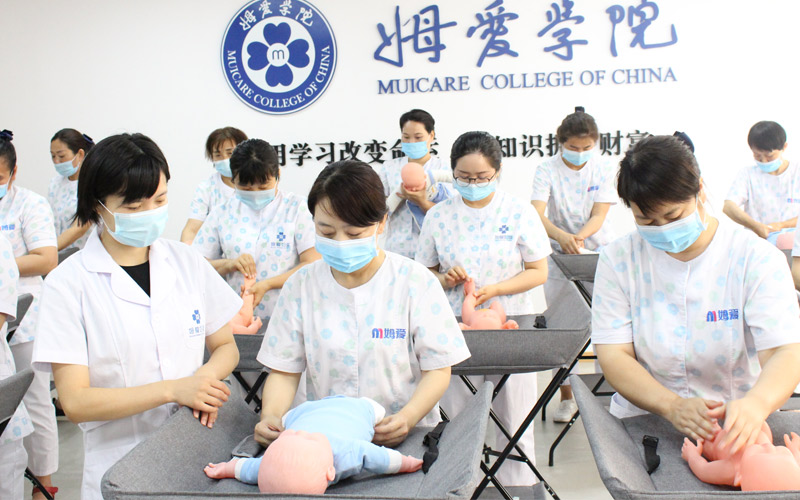 疫情下餐饮女工转行月嫂，绝境中再次看到希望